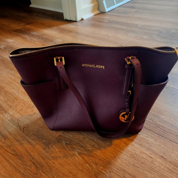 MICHAEL MICHAEL KORS Large Saffiano Leather Top-Zip Tote Bag - Picture 1 of 3